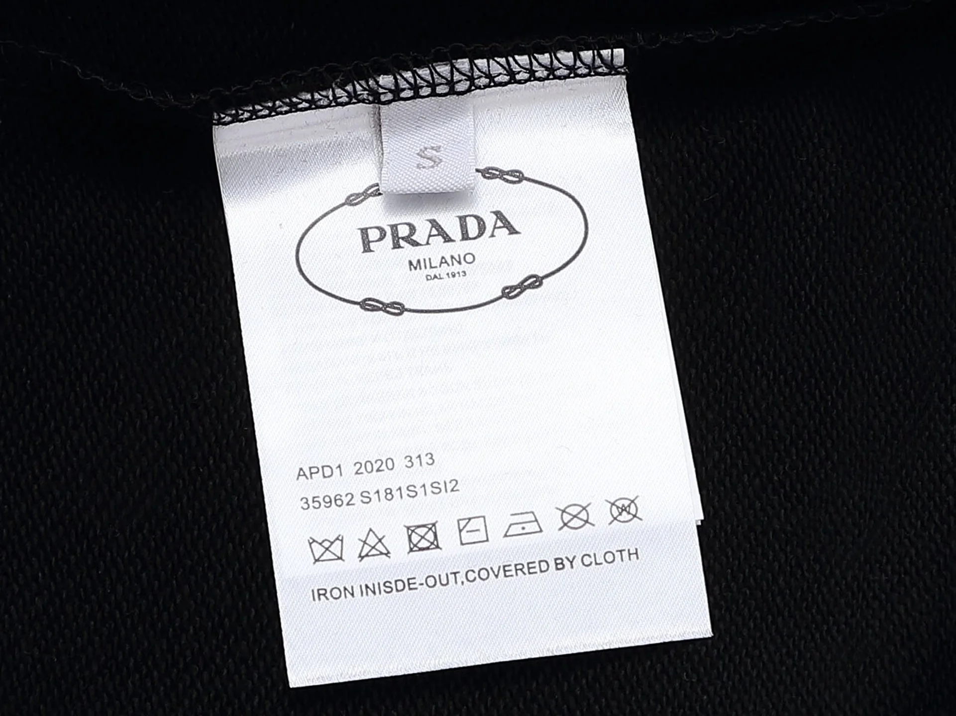 Pocket embroidered sweatshirt