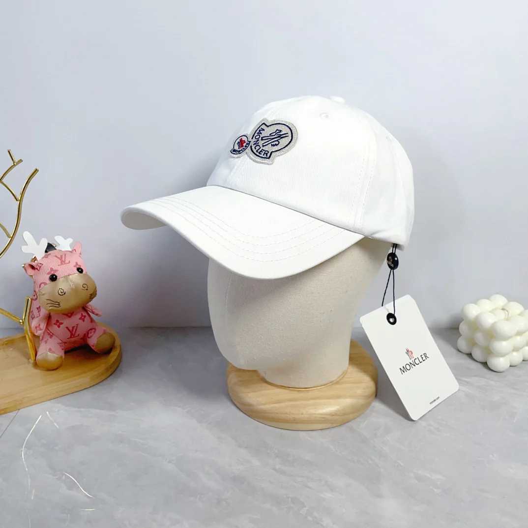 Stylish embroidered baseball cap