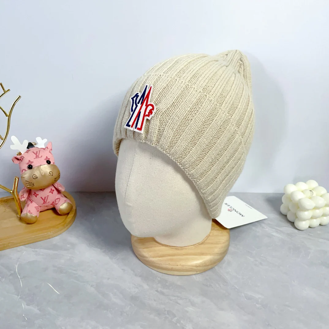Embroidered cashmere knitted hat