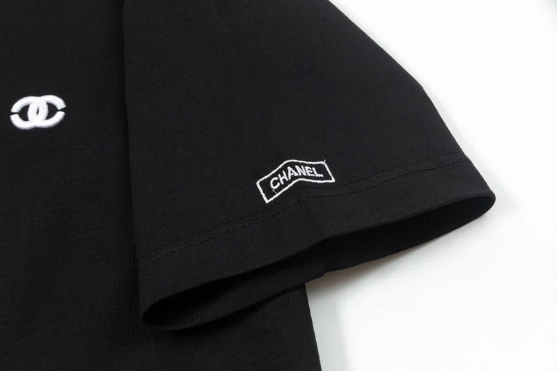 Simple embroidered cotton T-shirt