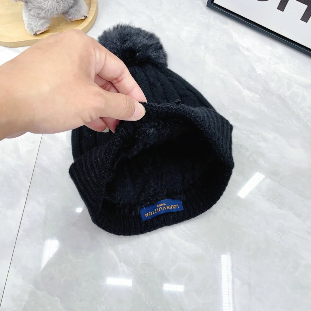 Embroidery knit scarf and hat set