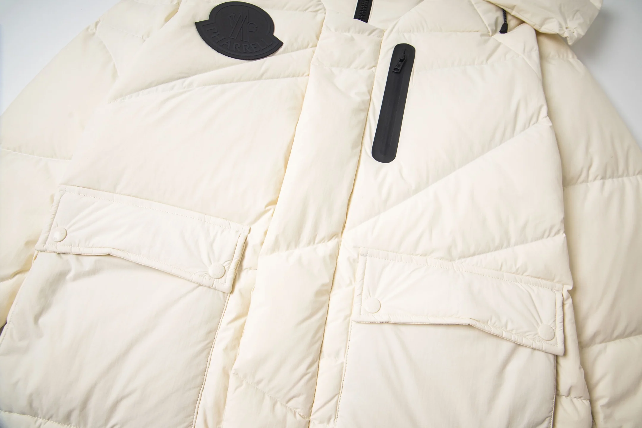 Printed rubber hooded down jacket