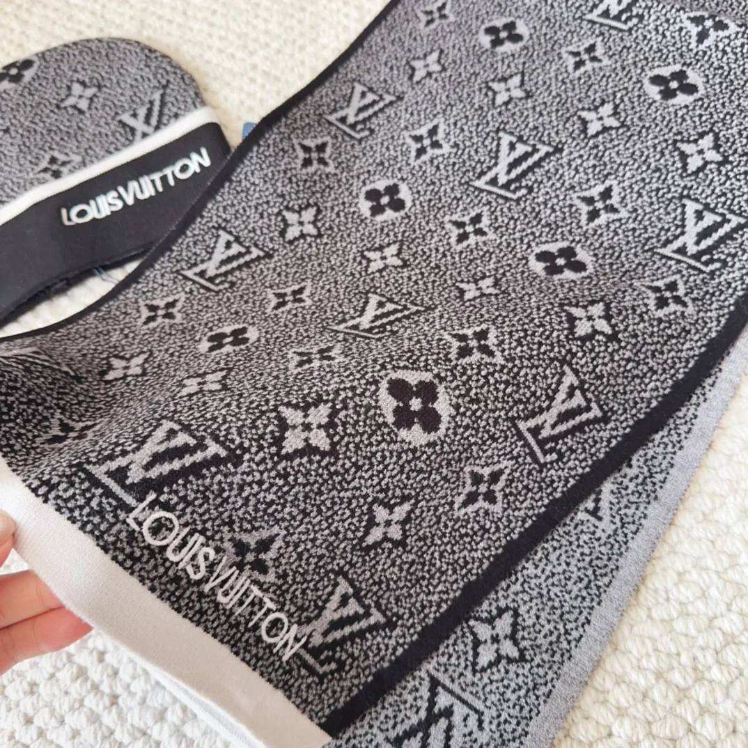 Jacquard cashmere scarf and hat set