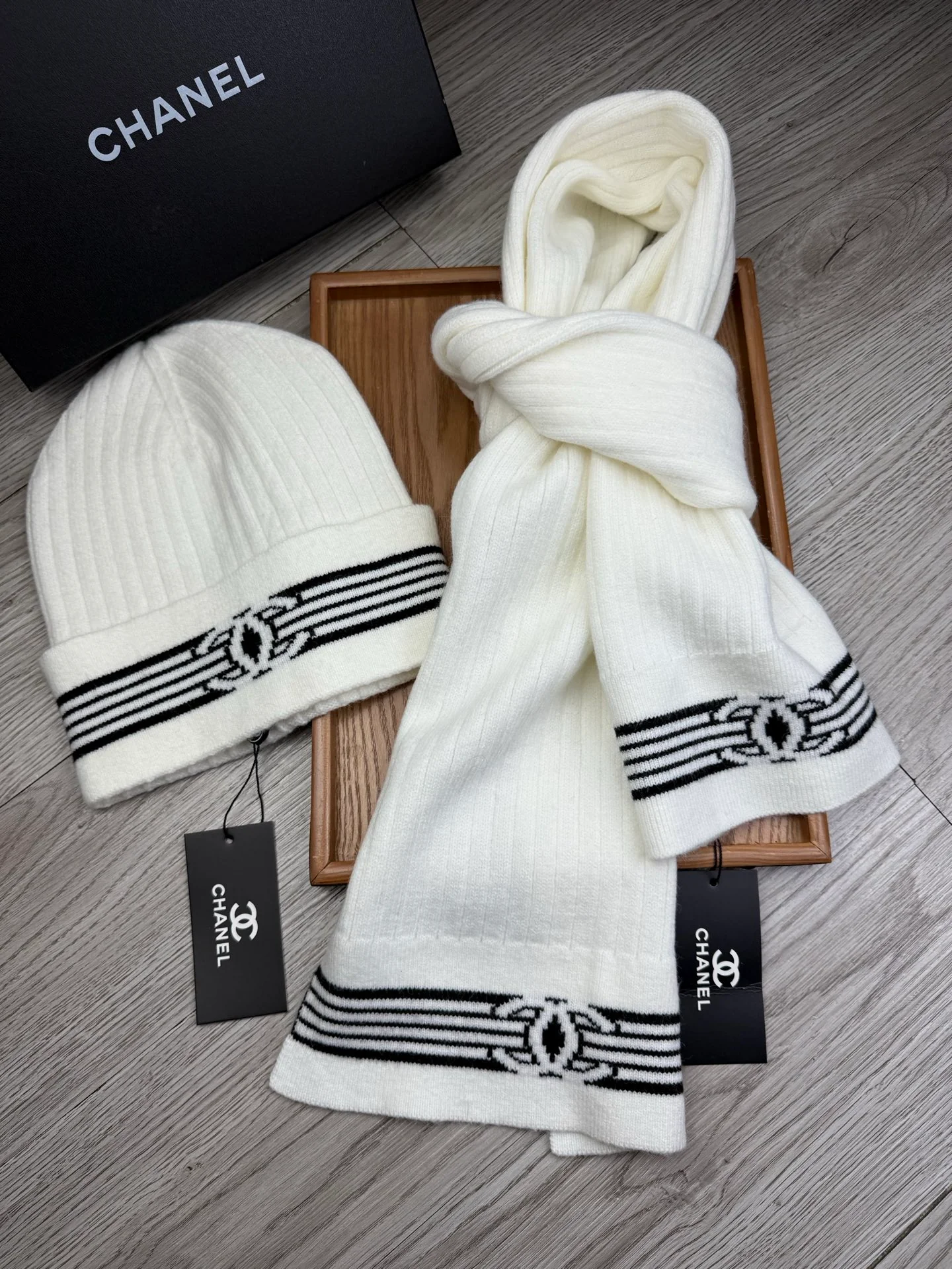 Jacquard knit scarf and hat set