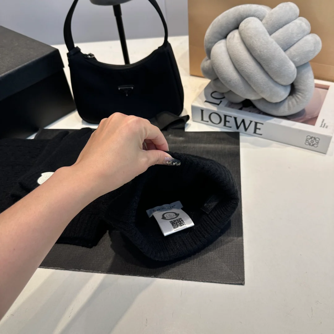 Embroidery knitted scarf hat gloves set