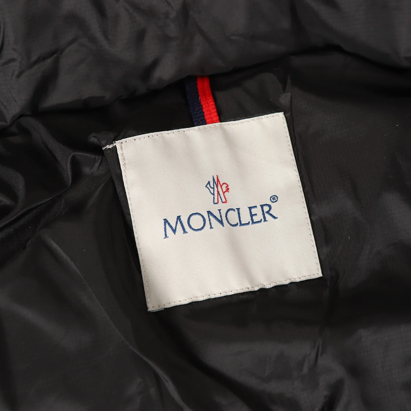 Pocket down hooded jacket