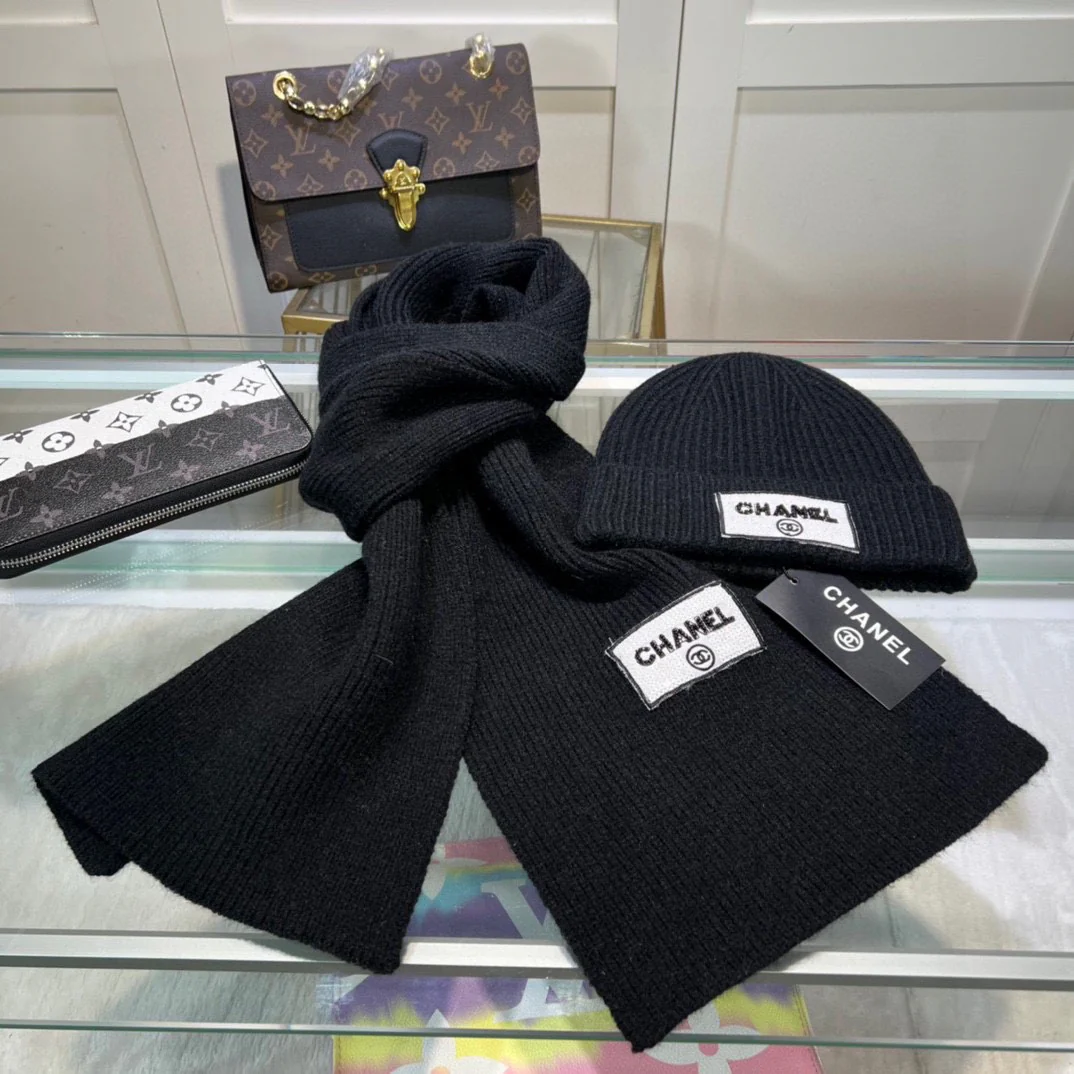 Embroidery wool knit scarf and hat set