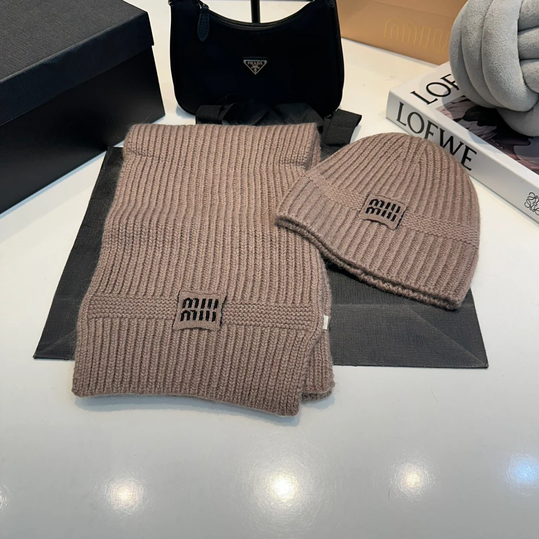 Jacquard knit scarf and hat set