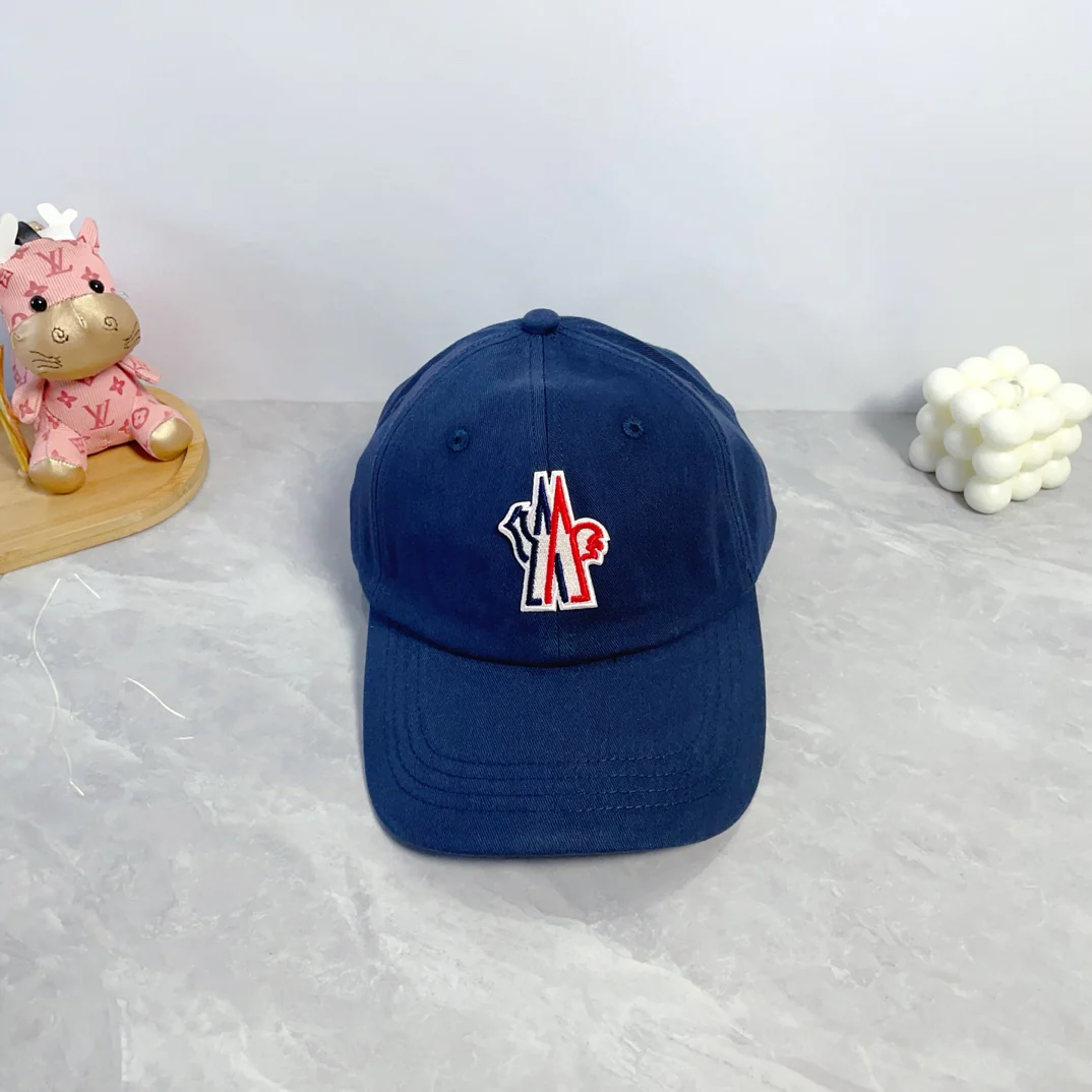Fashionable embroidered baseball cap
