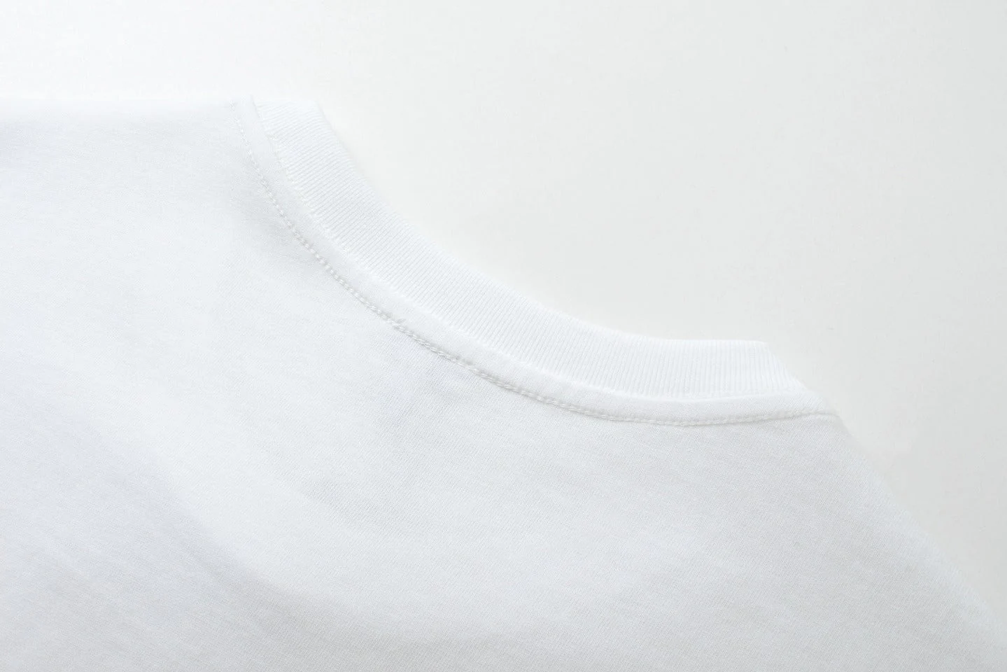 Pocket embroidery print T-shirt