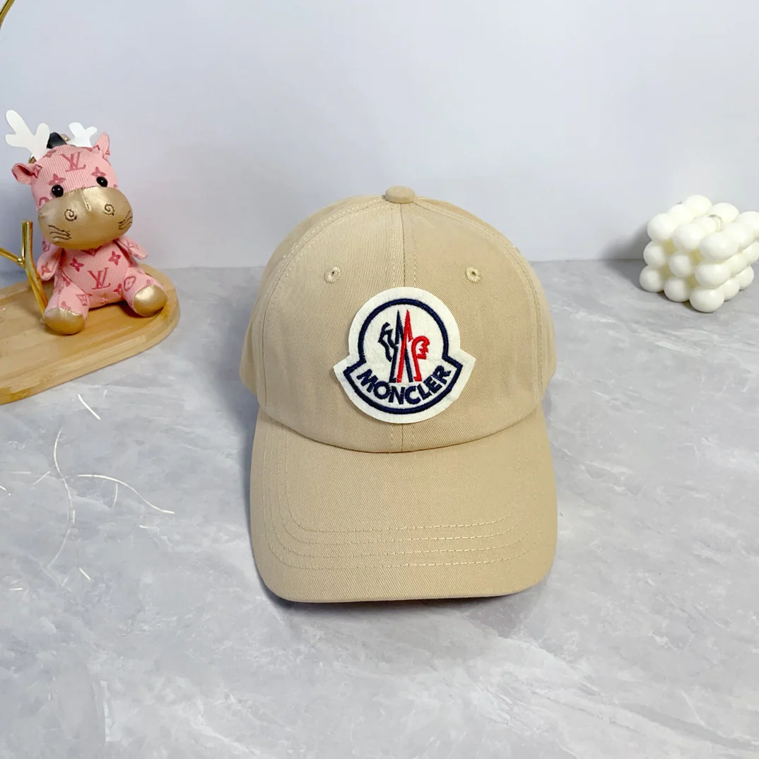 Stylish embroidered baseball cap