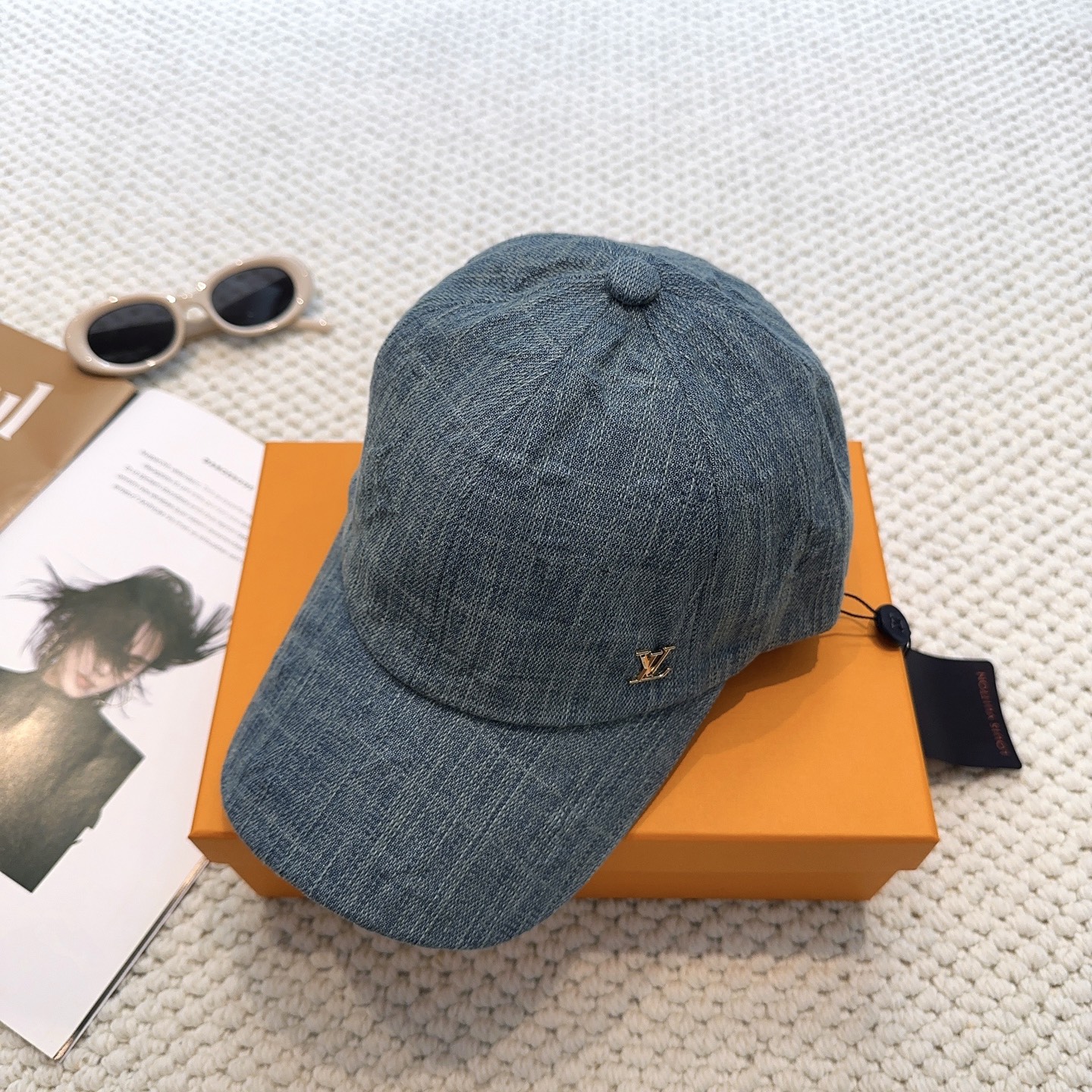 Metal emblem denim baseball cap