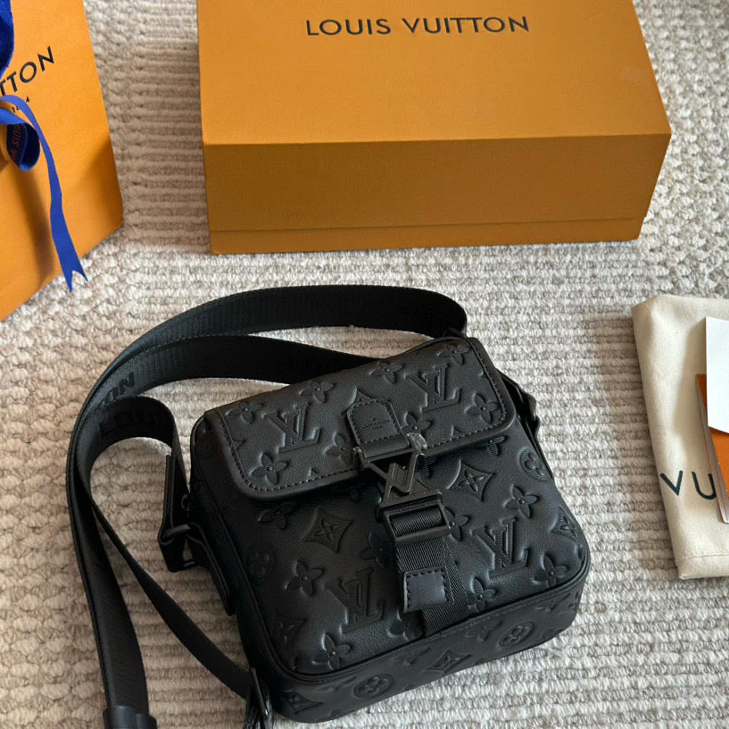 Black Floral Men's Classic Messenger Bag