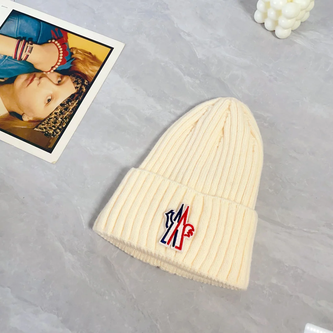 Embroidered cashmere knitted hat