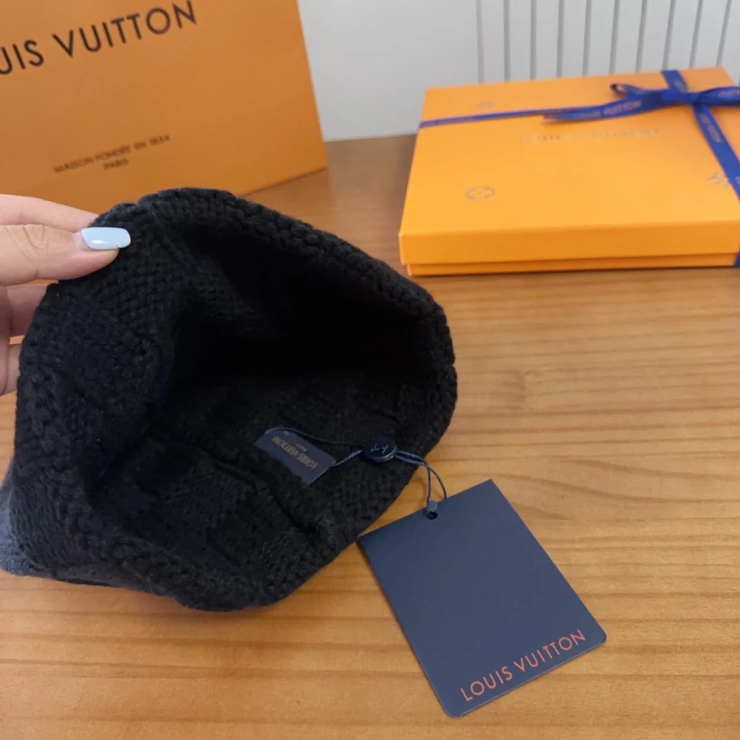 Plaid woven lettering knitted hat