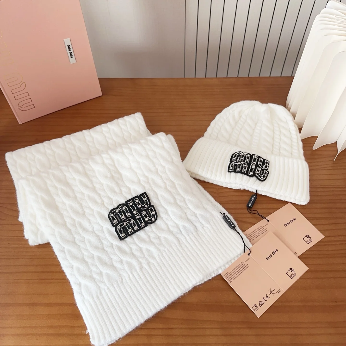 Embroidery knit scarf and hat set