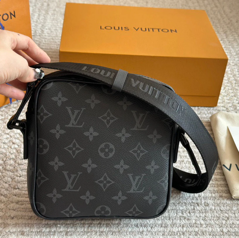 Black Floral Men's Classic Messenger Bag