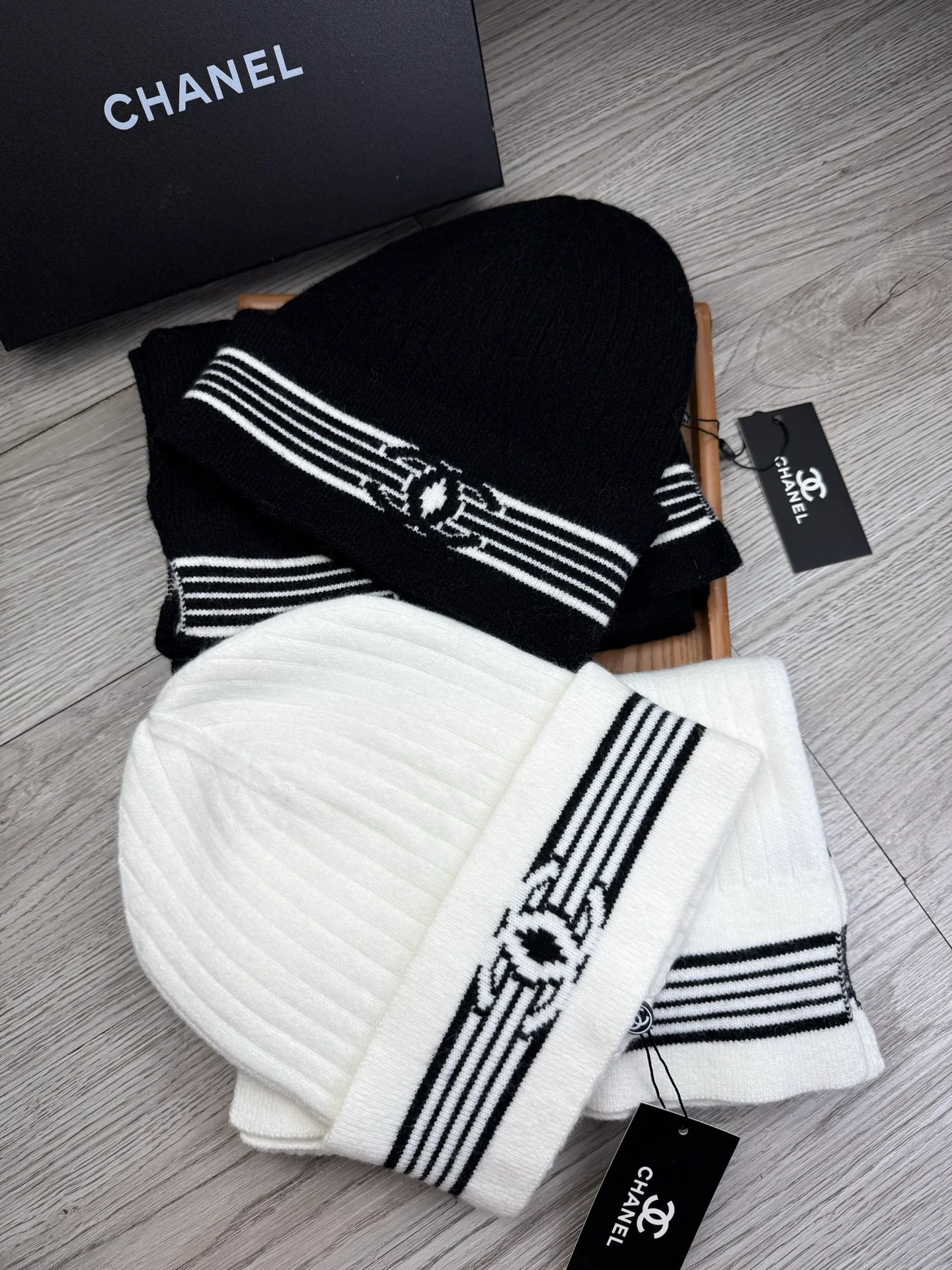 Jacquard knit scarf and hat set