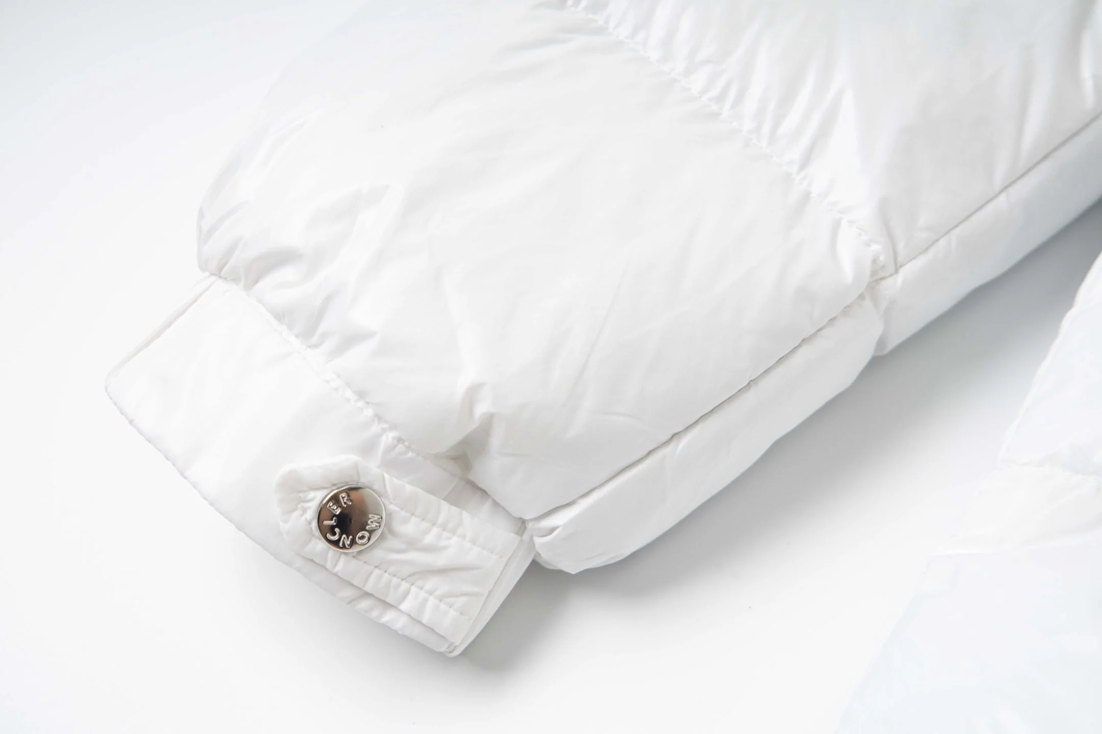 Matte hooded padded jacket