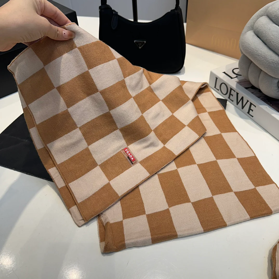 Grid knitted scarf hat gloves set