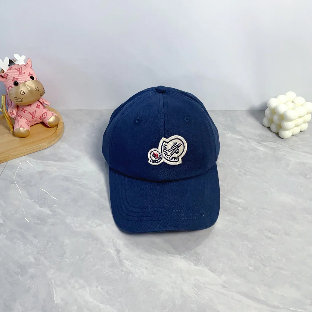 Stylish embroidered baseball cap