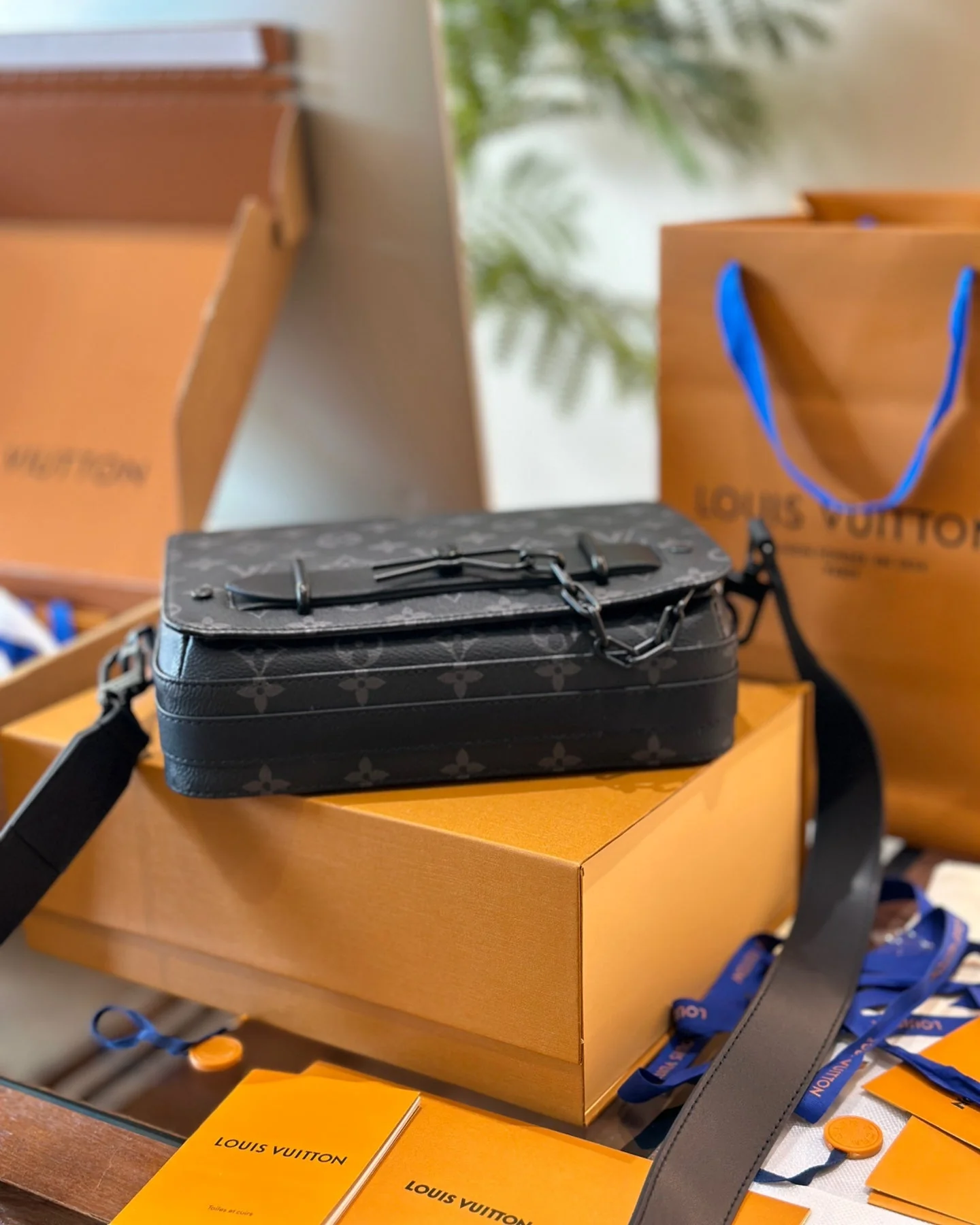 Men's Chain Messenger Bag