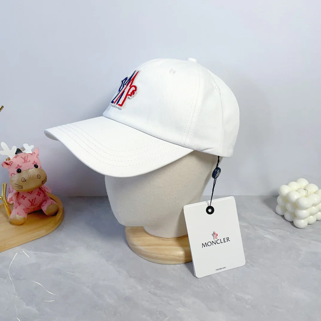 Fashionable embroidered baseball cap