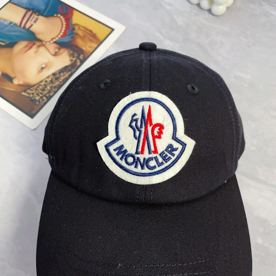 Stylish embroidered baseball cap