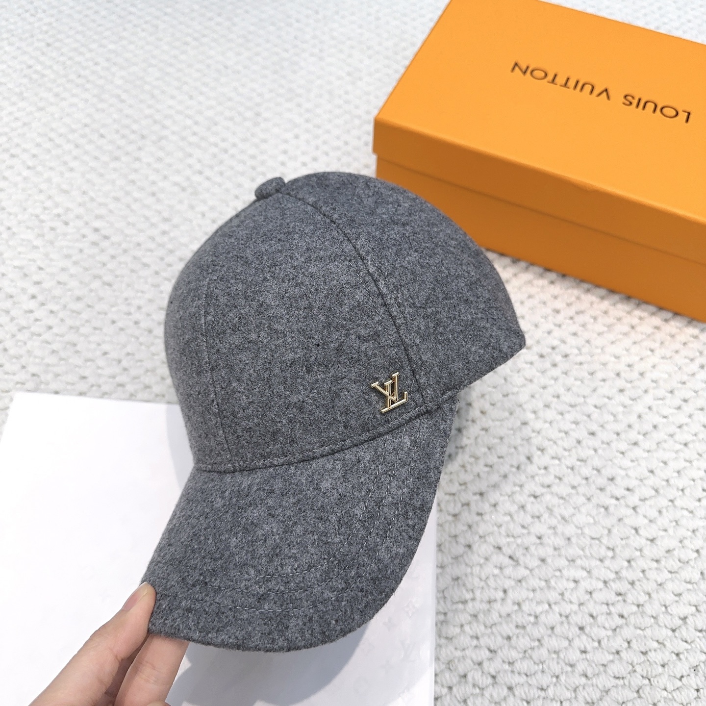 Solid color cashmere baseball cap