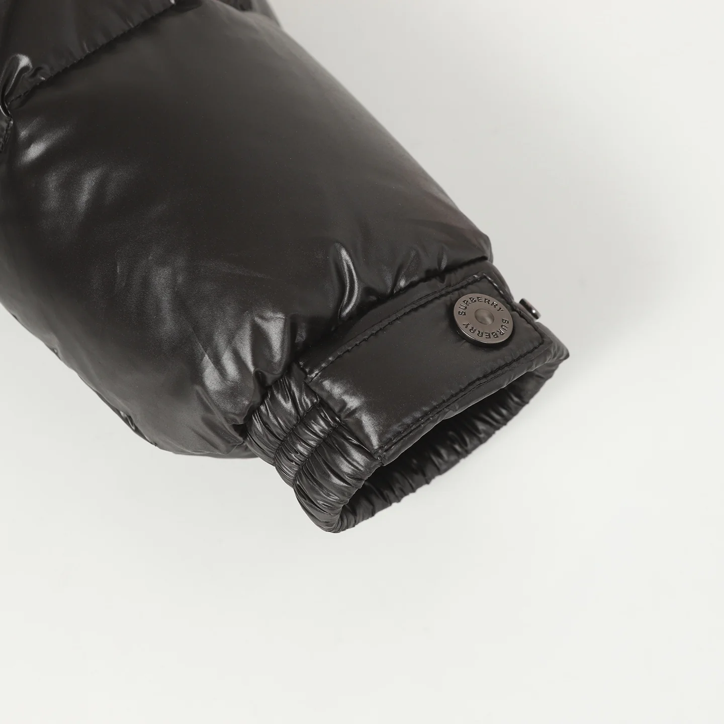 Embroidered hooded down jacket