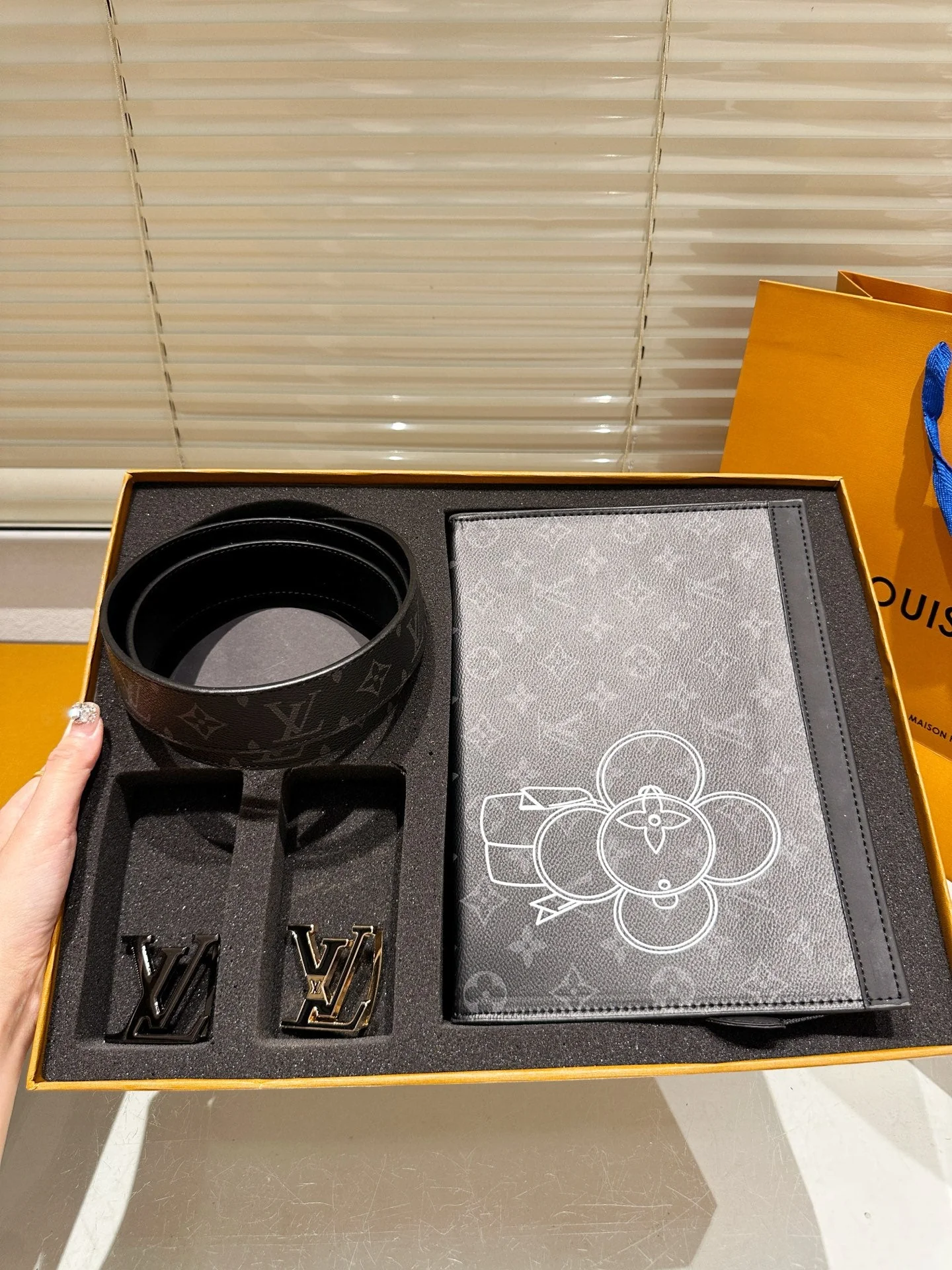 Metal double-buckle belt + clutch gift box