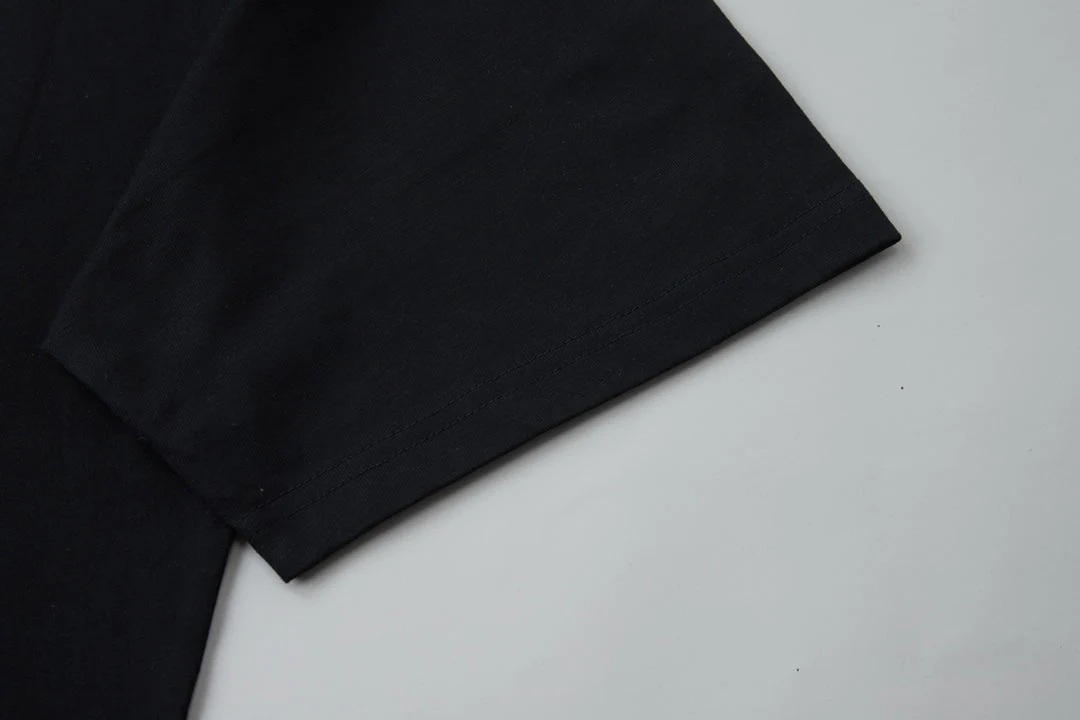 Three-dimensional leather patch T-shirt