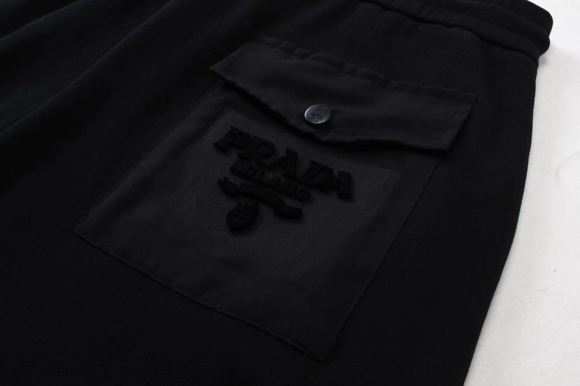 Simple pocket trousers