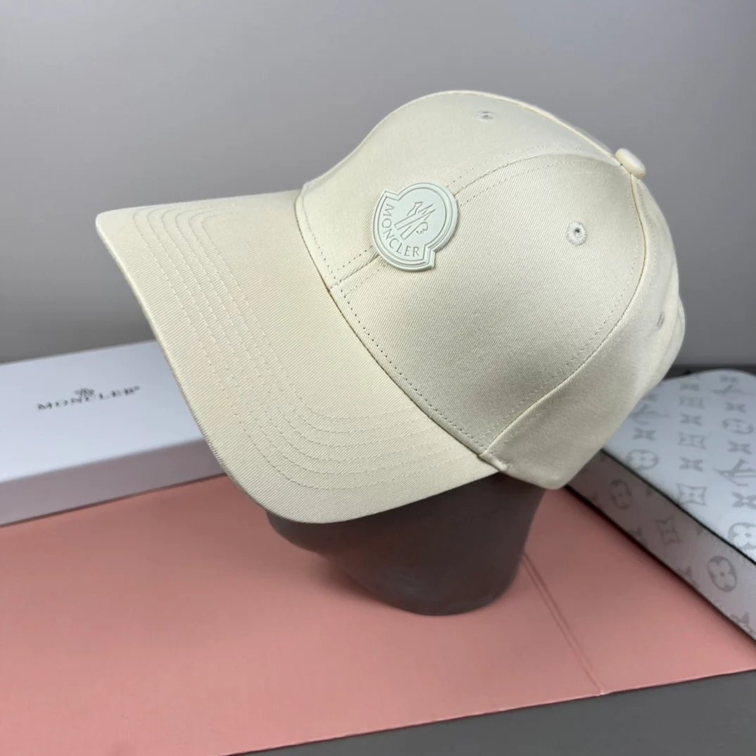 Fashion offset baseball cap