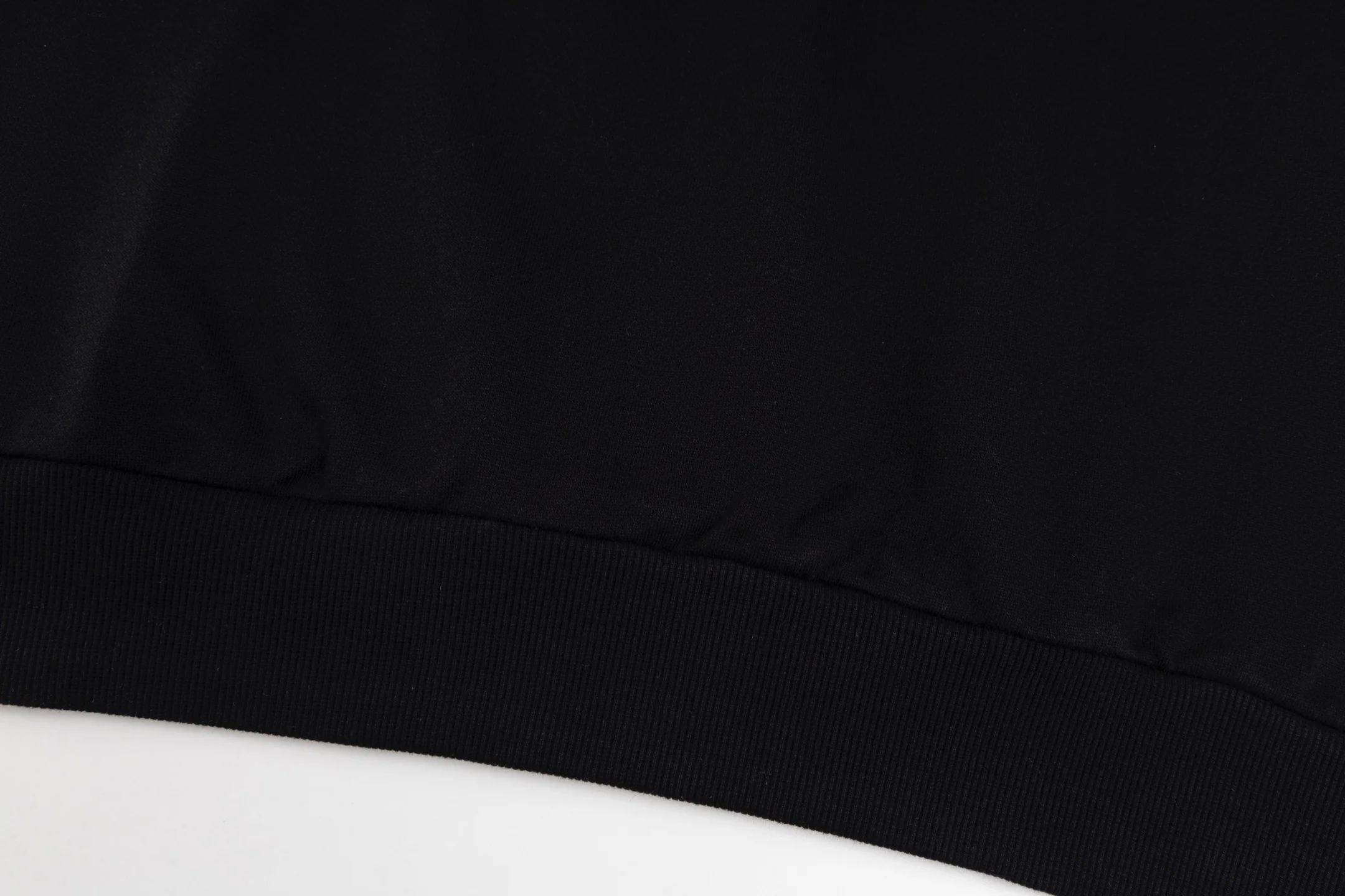 Pocket embroidered cotton sweatshirt