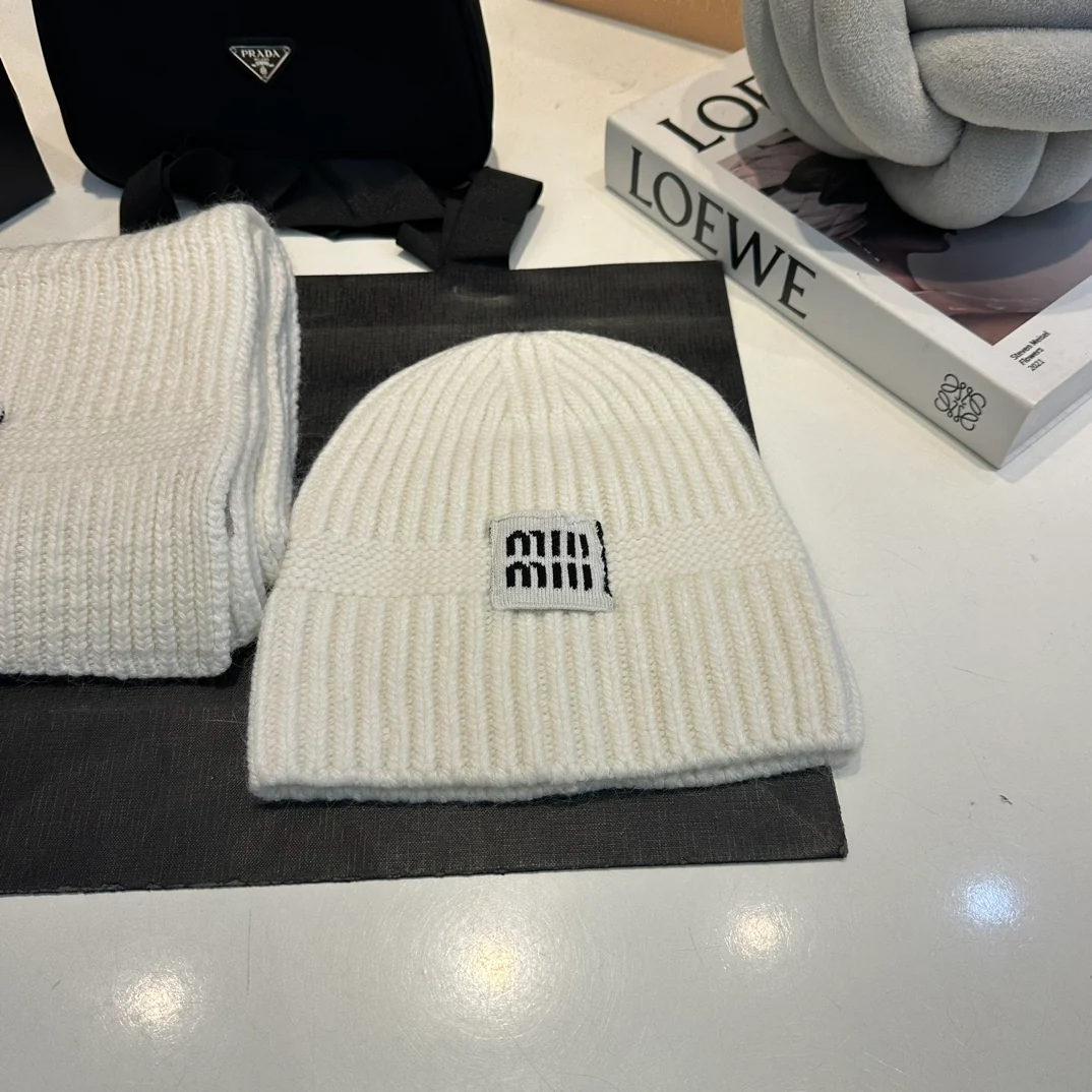 Jacquard knit scarf and hat set