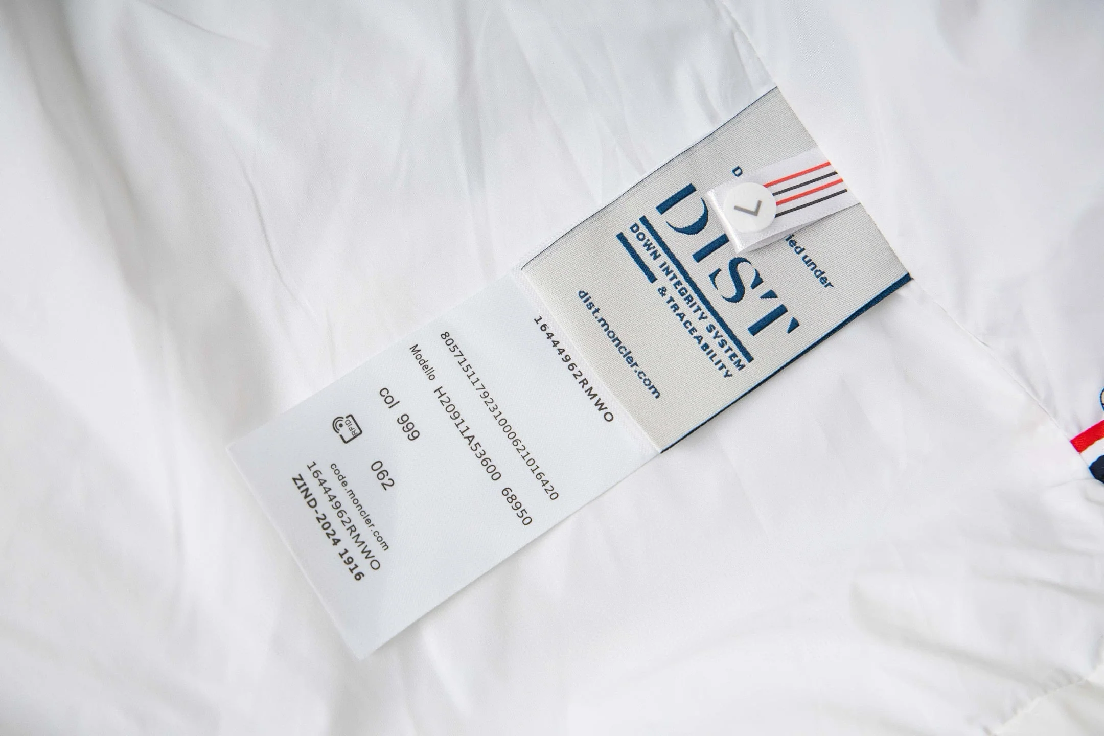 Matte hooded padded jacket