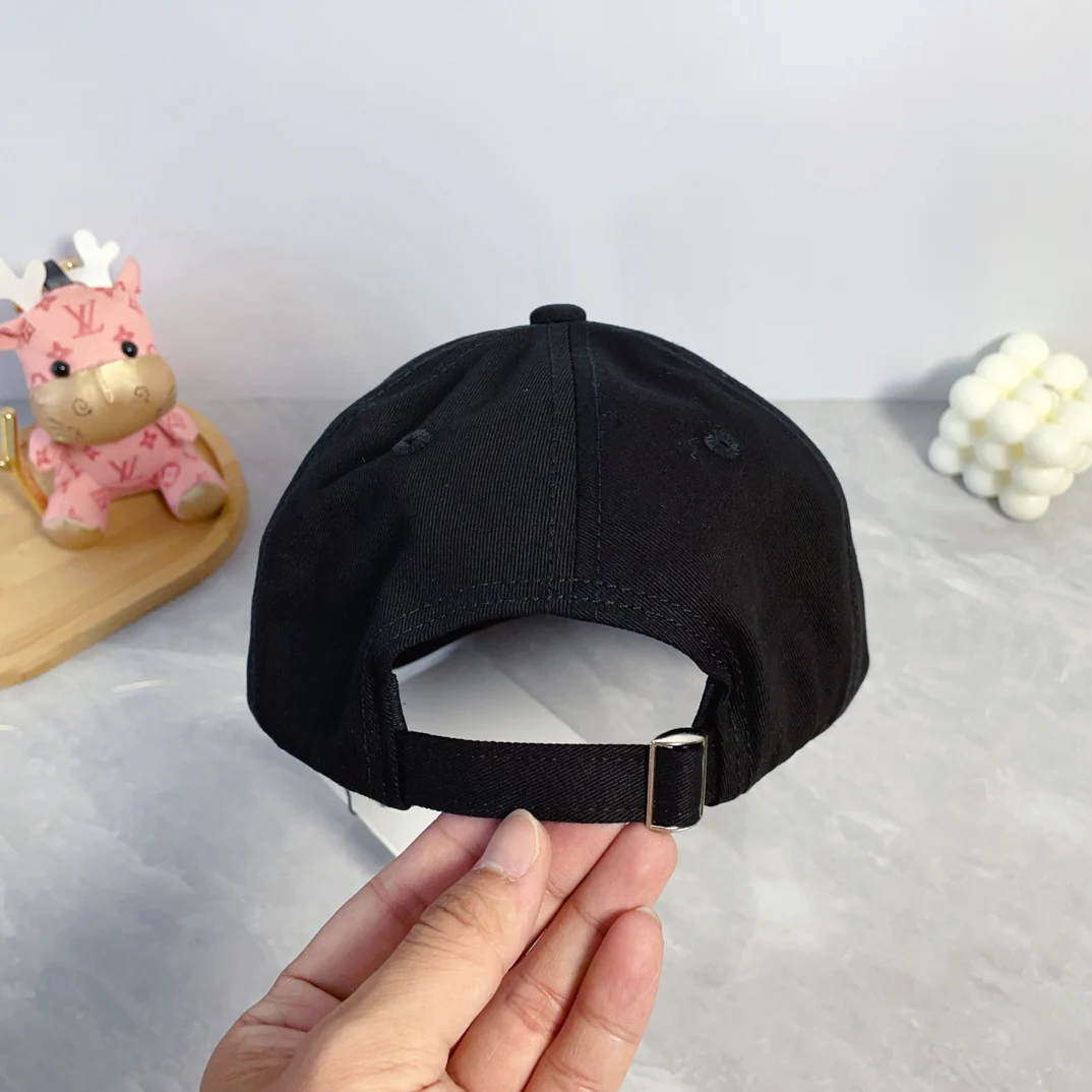 Stylish embroidered baseball cap