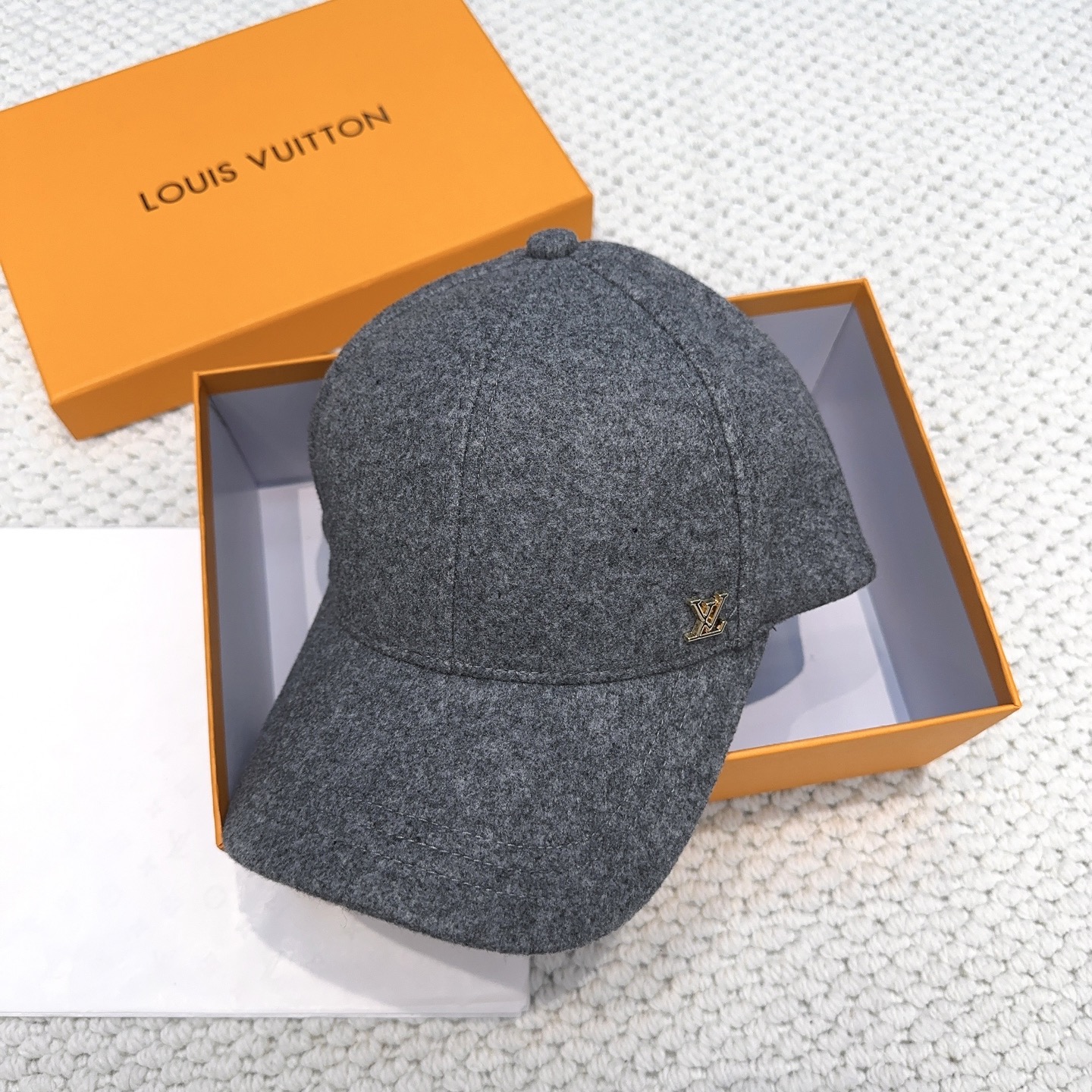 Solid color cashmere baseball cap