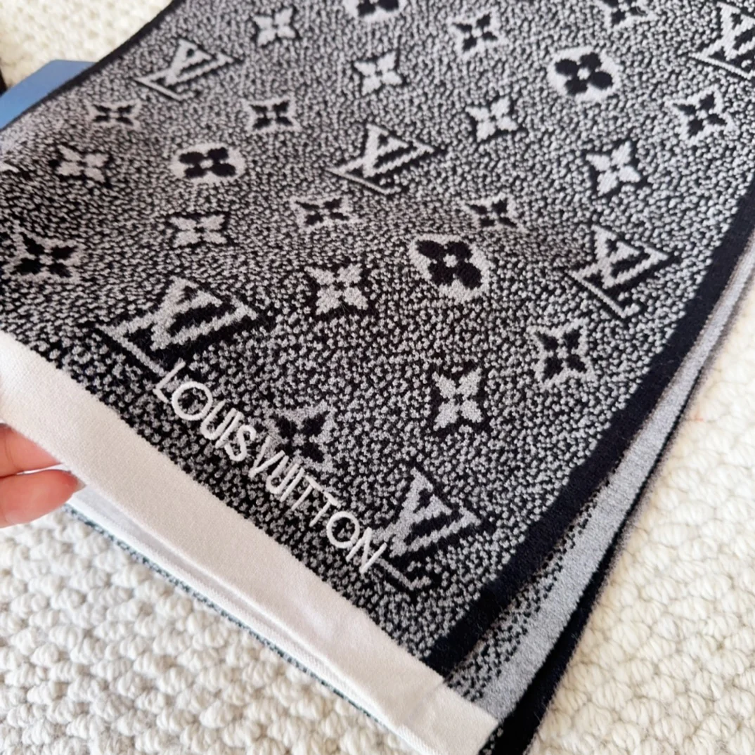 Jacquard cashmere scarf and hat set