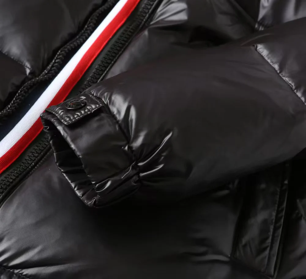 Pocket hooded down jacket