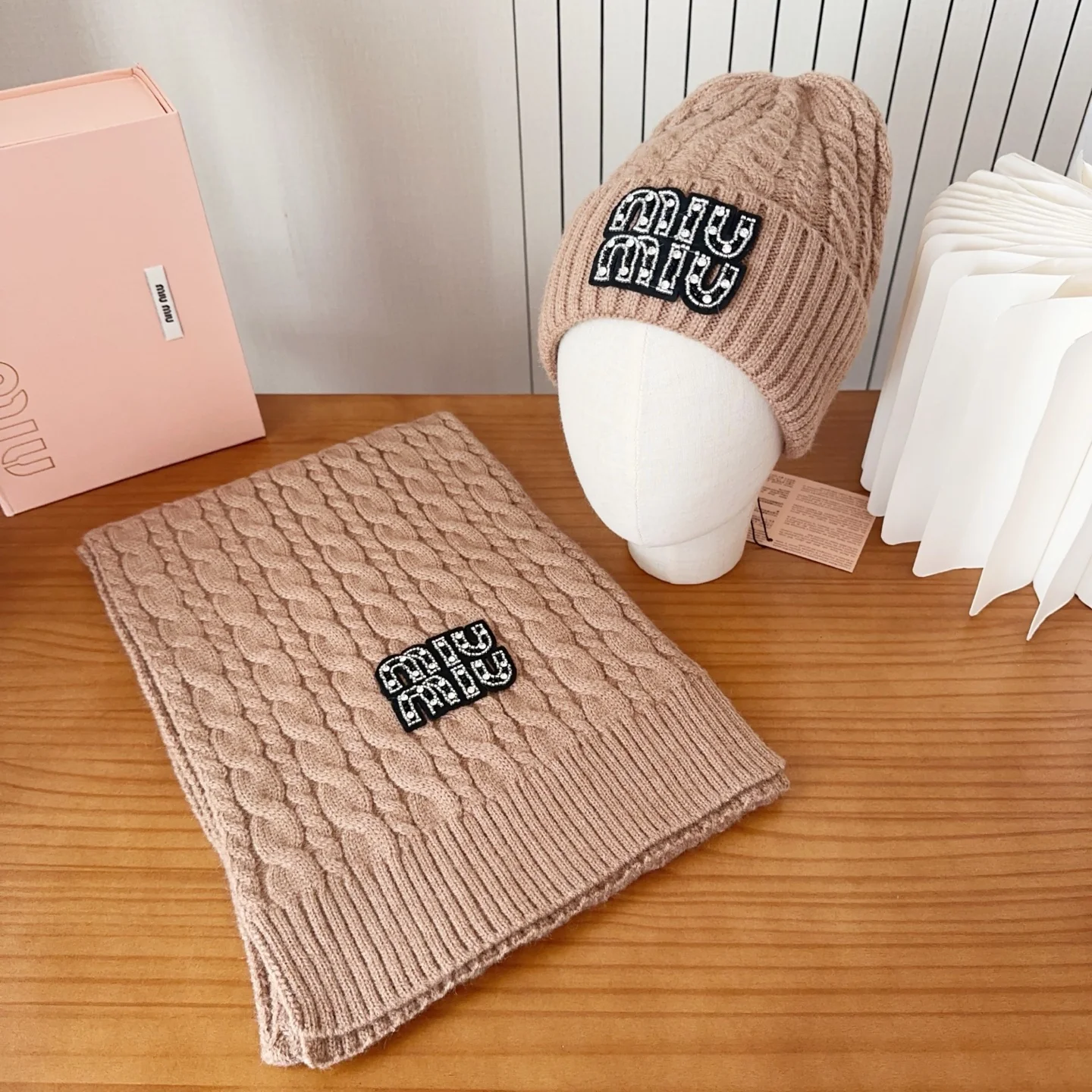 Embroidery knit scarf and hat set