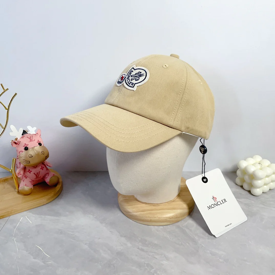 Stylish embroidered baseball cap