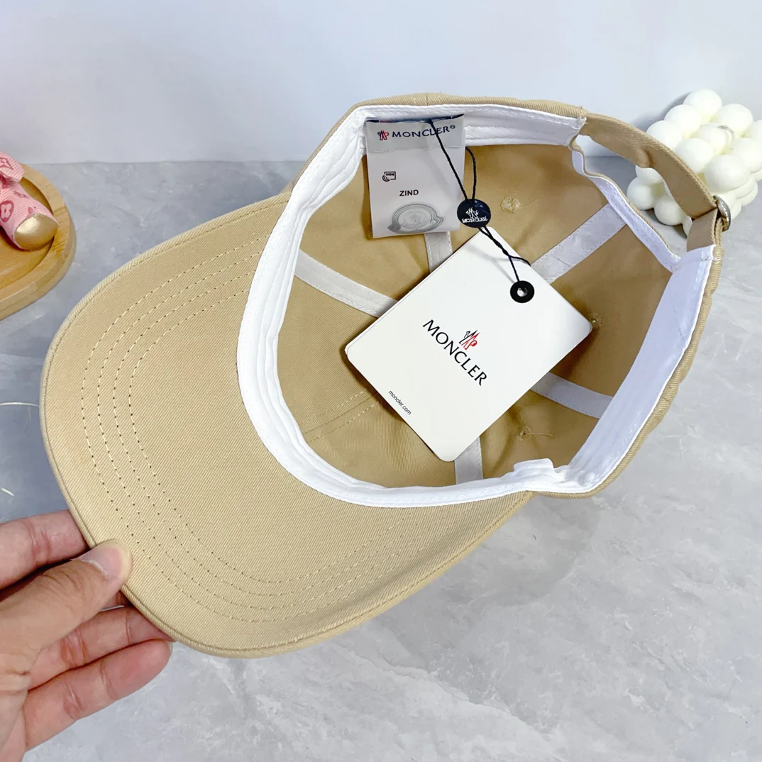 Stylish embroidered baseball cap