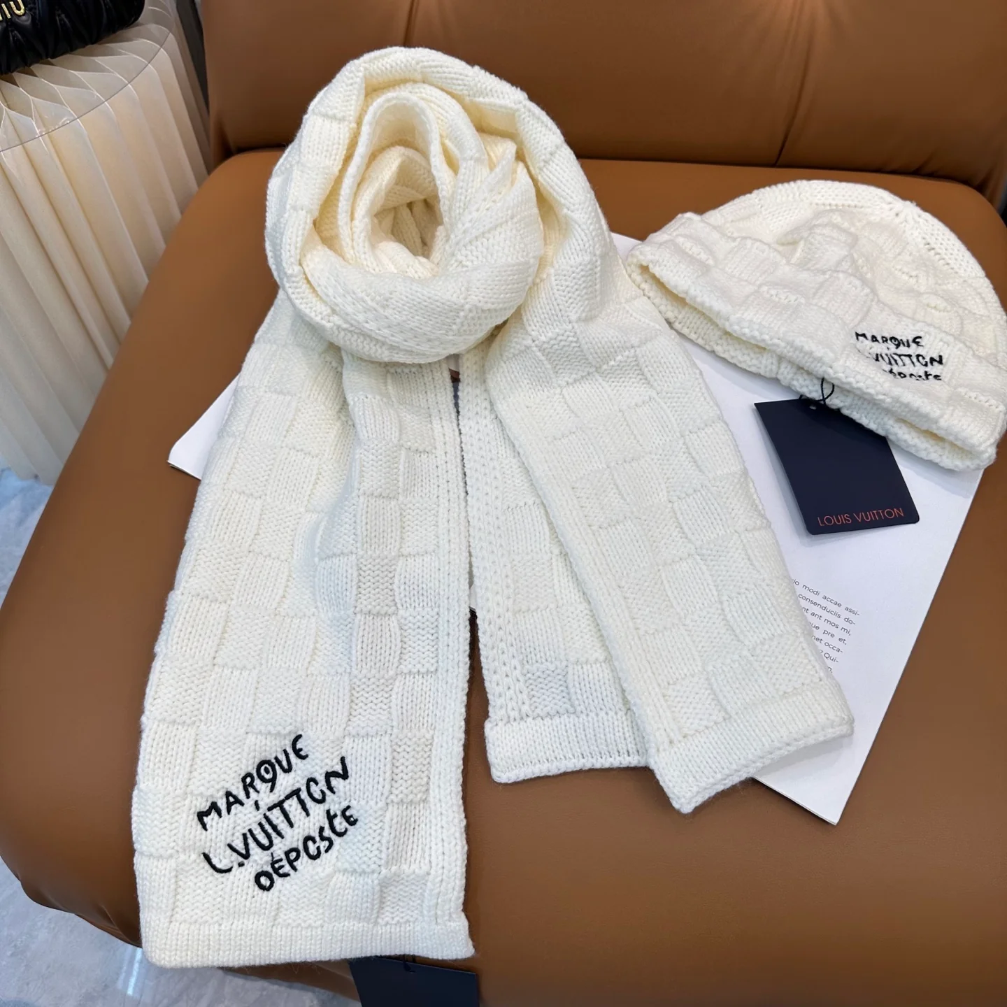 Embroidery wool knit scarf and hat set