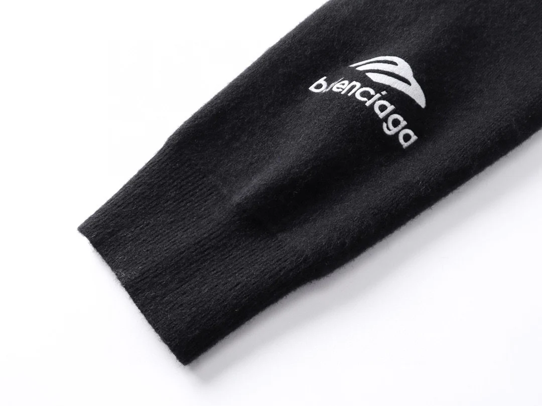 Embroidered knitted cashmere sweater