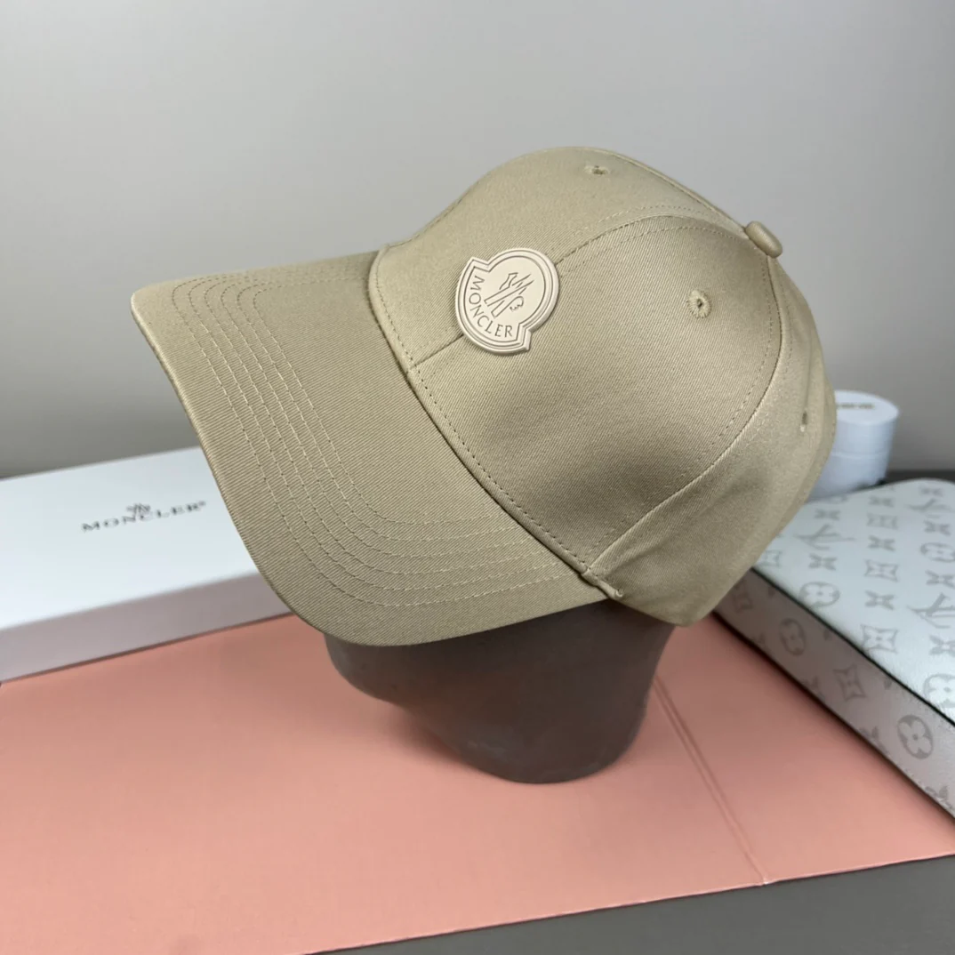 Fashion offset baseball cap
