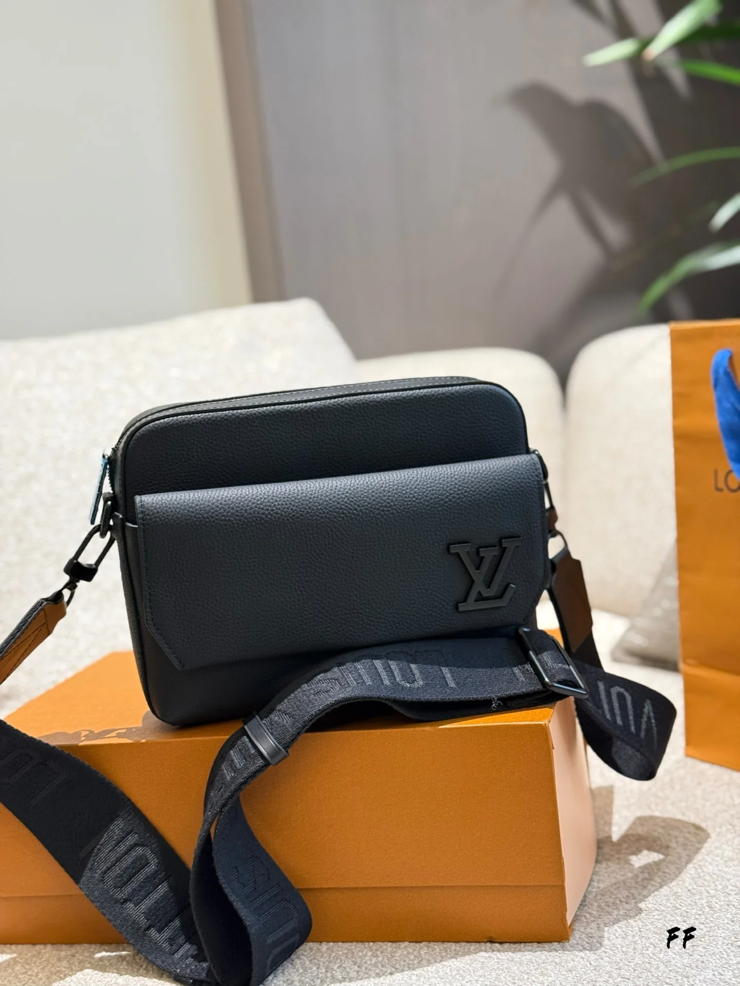 Black Men's Messenger Bag