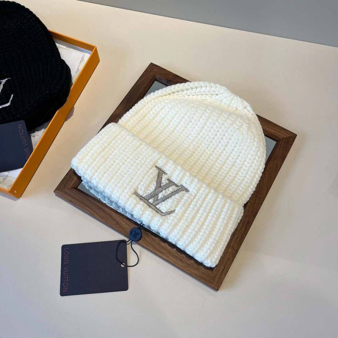 Stylish embroidered letter knitted hat