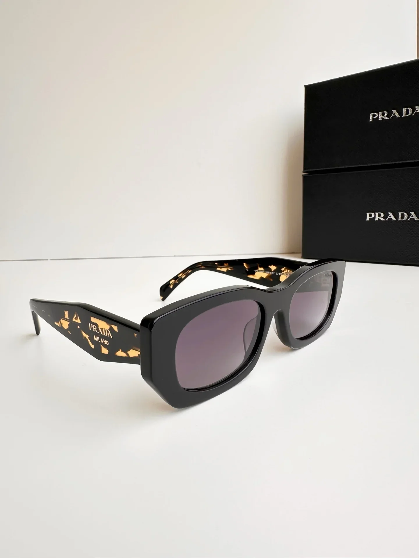 4 colors polygonal square frame sunglasses P00090